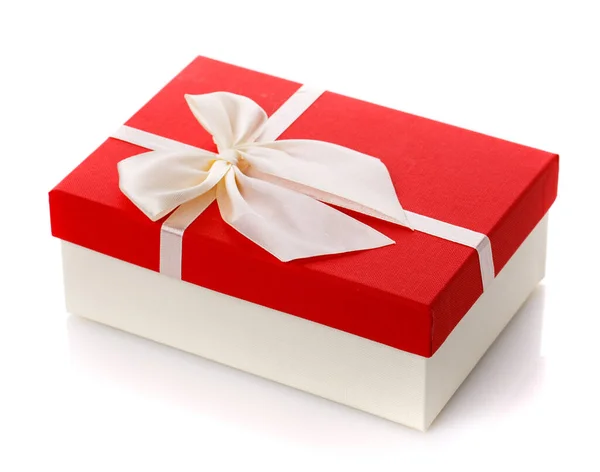 Witte geschenkdoos met rood deksel en grote witte strik op een witte achtergrond. — Stockfoto