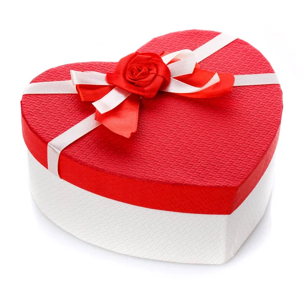 Caja Regalo Roja Blanca Forma Corazón Con Una Flor Medio —  Fotos de Stock