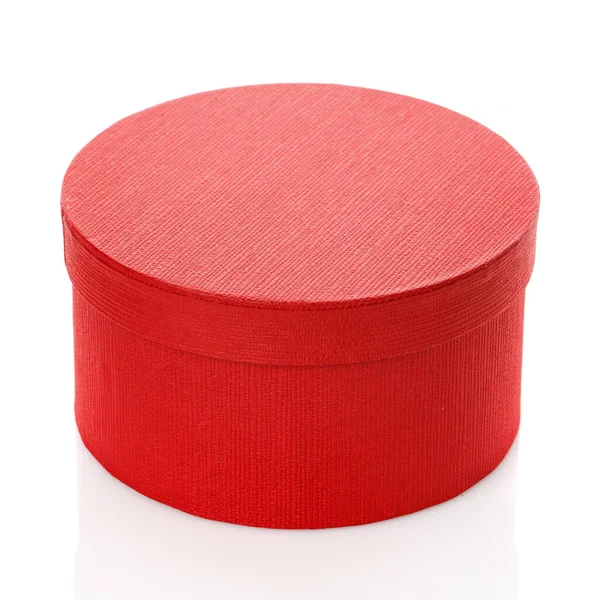 白色背景的精美圆圆的红色礼品盒 侧视图 — 图库照片