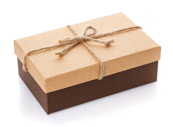 Cardboard box on a white background. Gift box with sacking ribbon. — Stock Photo, Image