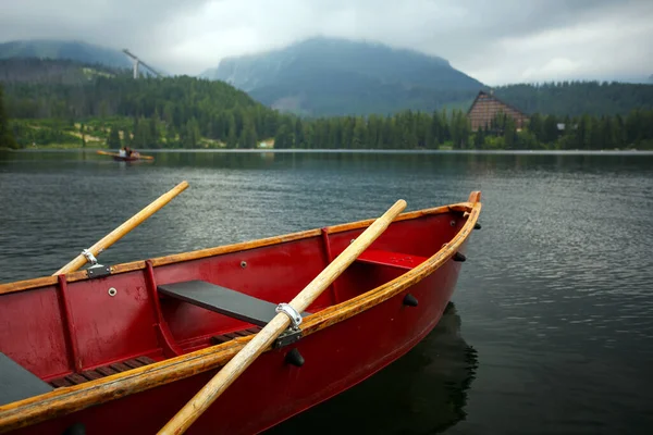 Лодка Веслами Посреди Горного Озера Высокие Татры Национальный Парк Красивое — стоковое фото