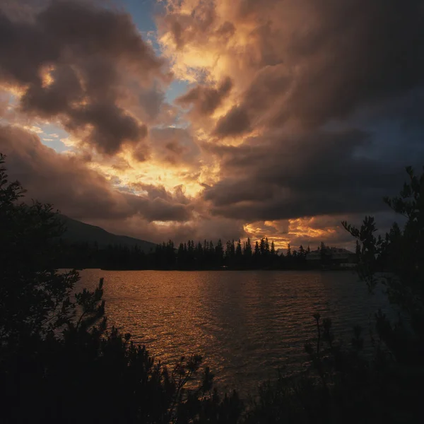 Dramatisch Bewölkter Himmel Über Dem Strbske Pleso See Dramatisch Bewölkter — Stockfoto