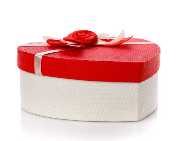 Coffret Cadeau Blanc Avec Couvercle Rouge Fleur Sur Dessus Isolé — Photo