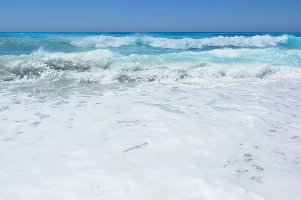 Fullformat Turkosa Vågor Och Vita Havet Skum Platt Linje Horisont — Stockfoto