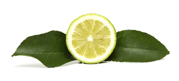 Mitad Fruta Limón Con Dos Hojas Verdes Aisladas Sobre Fondo —  Fotos de Stock