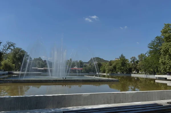 Paisaje Belleza Muchas Fuentes Con Diferentes Programas Jardín Público Ciudad —  Fotos de Stock