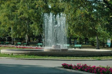 Sofia, Bulgaristan - 08 Eylül 2008: Güzellik manzara genel Zaimov veya Oborishte Parkı Sofya şehir, Bulgaristan, Avrupa'nın farklı programı ile pek çok çeşme. Burada ziyaret. 