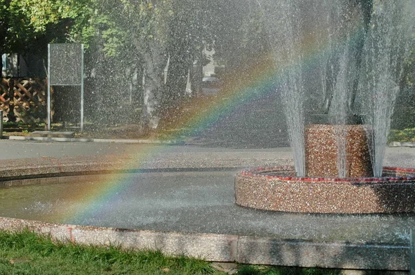 索非亚 保加利亚 10月13日 2008年 许多喷泉的看法与不同的节目和彩虹在索非亚城市的公开 Zaimov Oborishte 保加利亚 访问到位 — 图库照片
