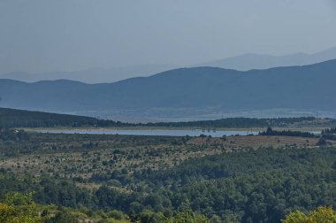 Barajın ortamı, suni göl, rezervuar veya baraj,, Ihtiman, Bulgaristan 