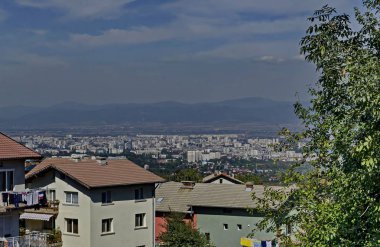 Sofia, Bulgaristan - 22 Eylül 2018: Cityscape Bulgar başkenti Sofya Vitosha mountain Simeonovo, Sofya, Bulgaristan, Avrupa tarafından tepesinden. Burada ziyaret.  