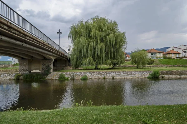 Riverside Θέα Του Ποταμού Bregalnica Γέφυρα Τόπος Για Χαλάρωση Και — Φωτογραφία Αρχείου