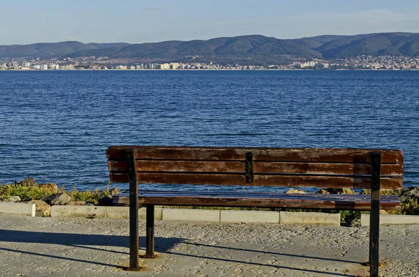 Lugar Romántico Con Banco Madera Para Relajarse Costa Del Mar — Foto de Stock