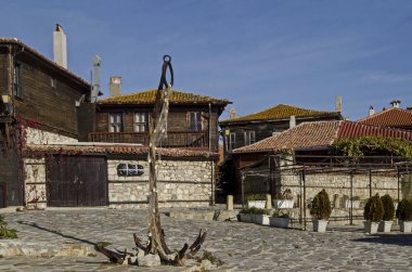 Antika evleri ve Nessebar veya Mesembria Antik şehirde eski çapa ile yerleşim bölgesi görünümünü Karadeniz sahil, Bulgaristan, Avrupa 