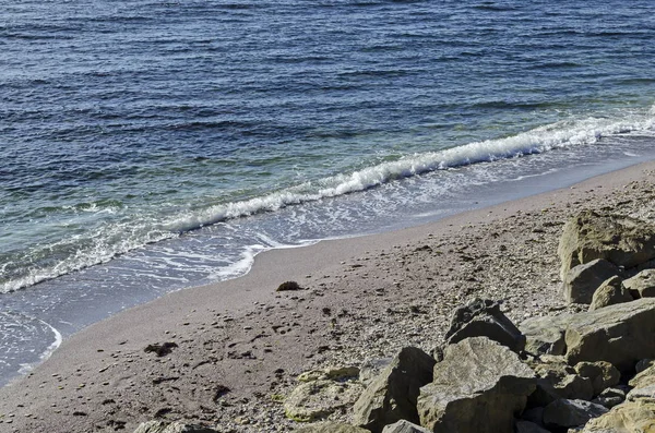 Meereslandschaft Der Wellenbewegungen Schwarzen Meer Sandküste Und Felsen Der Nähe — Stockfoto