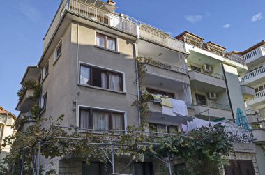 Nessebar, Bulgaristan - 29 Ekim 2018: Karadeniz sahil, Bulgaristan, Avrupa konusunda yeni Nesselar tesisi mimari panoramik deniz bir yerleşim bölgesi için. Burada ziyaret.  