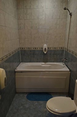 Yeni küçük banyo iç çini ve küvet, Sofia, Bulgaristan  
