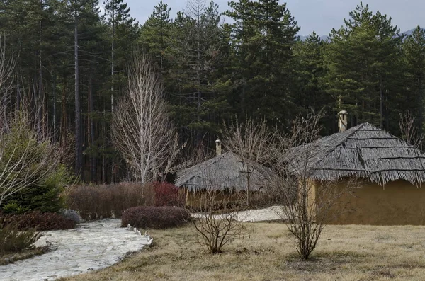 保加利亚 Chavdar 2019年3月3日 托波尼萨考古公园 在保加利亚索非亚 Chavdar 村附近重建新石器时代的房屋 供客人放松和传统庆祝 访问到位 — 图库照片