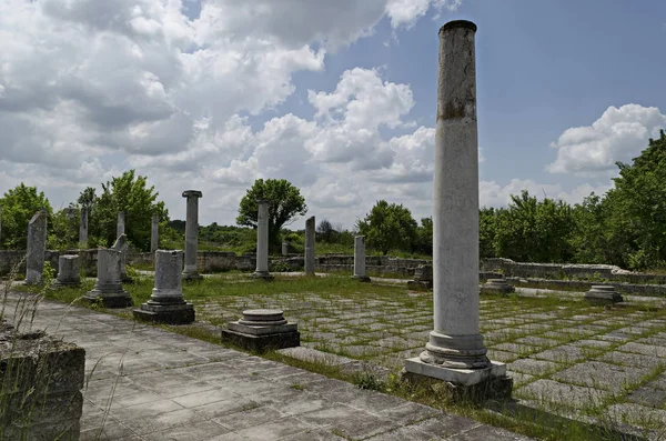 라즈그라드 불가리아 유럽에서 도시에서 건물의 기둥의 일부의 고고학 복잡한 Abritus — 스톡 사진