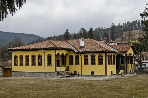 保加利亚科普里夫什蒂萨镇 2019年3月3日 保加利亚 欧洲小山城科普里夫什蒂茨塔的古老校舍 参观到位 — 图库照片