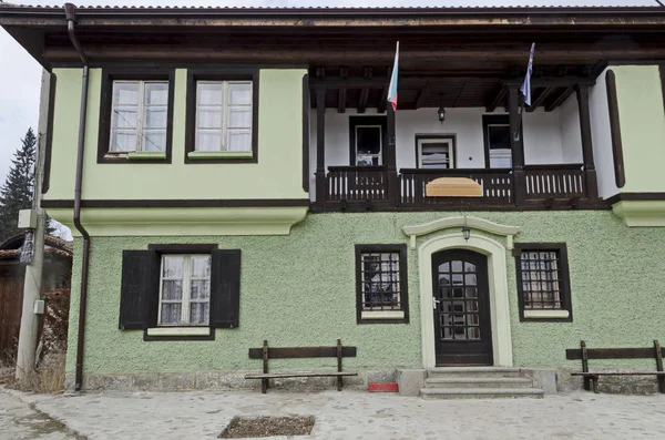 Koprivshtitsa Kasabası Bulgaristan Mart 2019 Parlak Renklerde Evler Taş Duvarlar — Stok fotoğraf