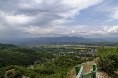 Stob piramitleri yamacından bir görünüm Stob köyü vadisine, Rila Dağı, Köstendil bölgesi, Bulgaristan, Avrupa   
