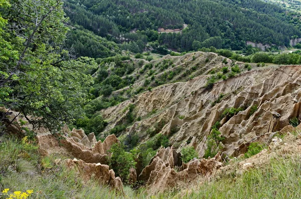 Töredéke Híres Stob Pyramids Szokatlan Alakú Piros Sárga Sziklaalakzatok Zöld — Stock Fotó