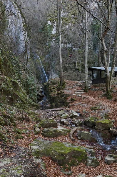 Paseo Otoñal Por Laberinto Los Balcanes Teteven Con Picos Altos — Foto de Stock