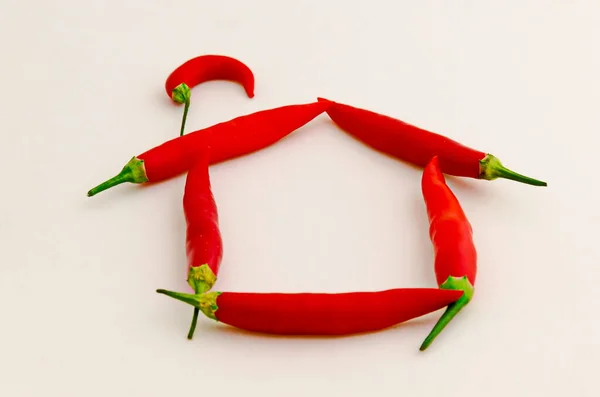 Tanda Tangan Atau Simbol Rumah Terbuat Dari Buah Cabai Merah — Stok Foto