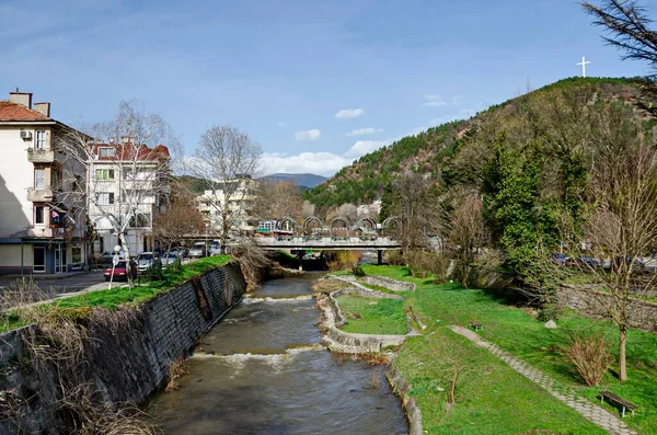 Paisaje Del Río Bistritsa Hermoso Puente Metal Sobre Con Lugares — Foto de Stock