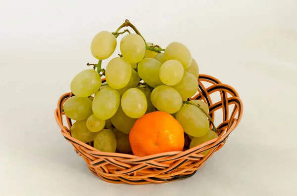 Uvas Frescas Laranja Madura Branca Cesto Prontas Para Comer Sofia — Fotografia de Stock