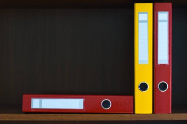 Klasörler belgeler dolaptaki raf office, dosyaları, kopya alanı, arka plan, yakın çekim için Kırtasiye