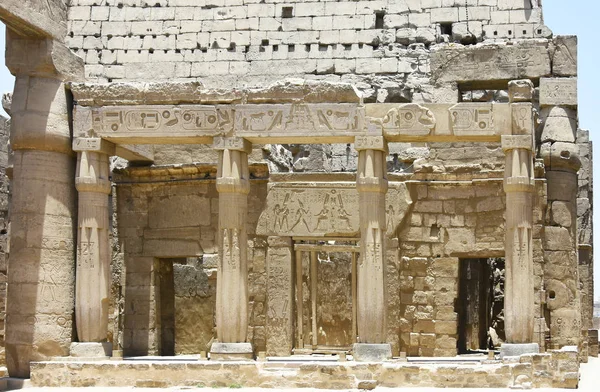 Историческая достопримечательность Египта Храм Луксор, архитектурный памятник, древнее здание — стоковое фото