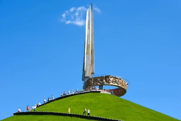 A dicsőség halom Fehéroroszországban, a második világháború emlékműve a szovjet háborúk, frontok négy győzelmet emlékhely komplex — Stock Fotó