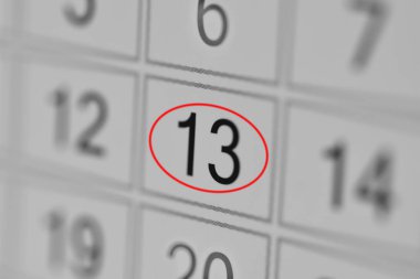 Beyaz kağıt 13 üzerinde planlayıcısı takvim son tarihi gün