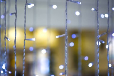 Beyaz elektrik mavi renkli garland, arka plan