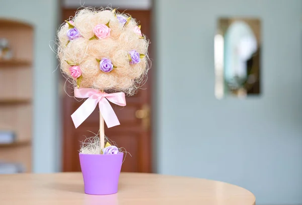 Topiary on office table, money tree — Stock Photo, Image