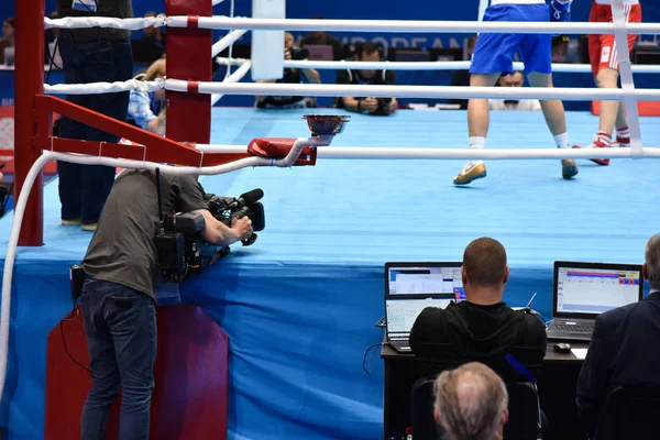 The operator shoots video in the ring boxing match