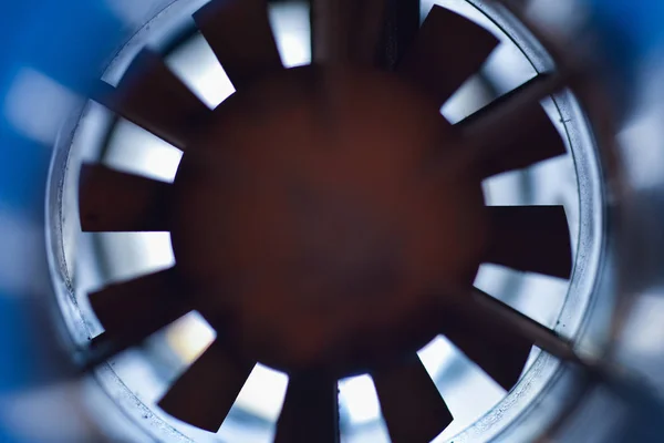 As lâminas do motor no túnel de ventilação — Fotografia de Stock