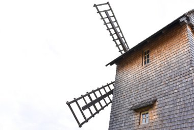 Eski bir yel değirmeni ahşap değirmen in bıçakları