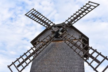 Eski bir yel değirmeni ahşap değirmen in bıçakları