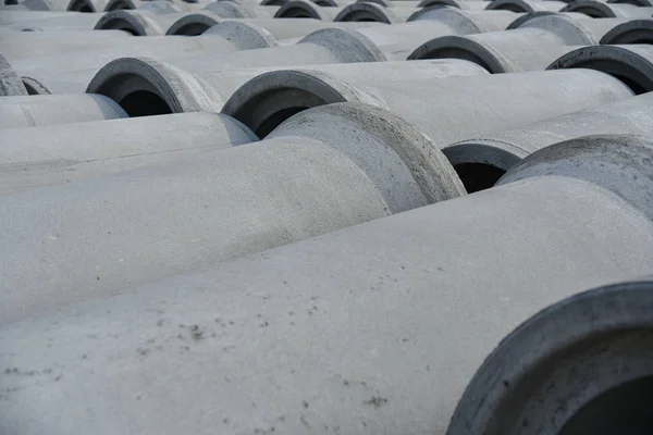 Tubes en béton armé de grand diamètre pour les communications — Photo