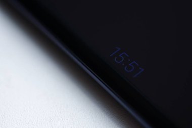 Akıllı telefon ekranında dijital bilgi.