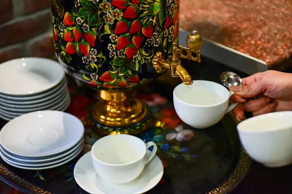 Woman Hand Pours Tea Samovar — Stock Photo, Image