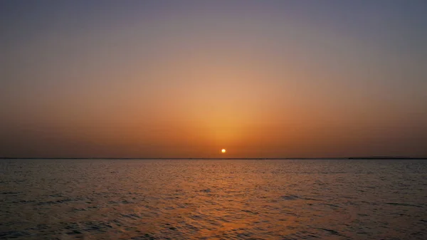 海では太陽の夜明け — ストック写真
