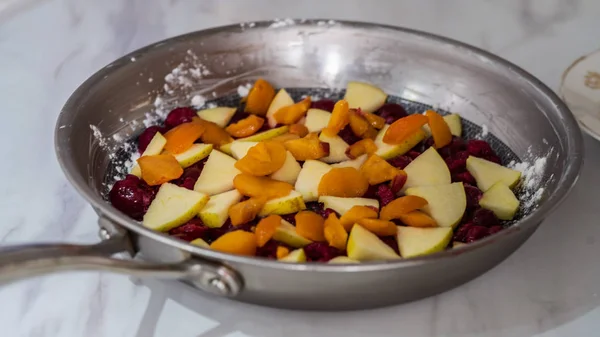 Gros Plan Tarte Débouchage Avec Des Fruits — Photo