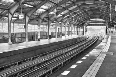 gündüz şehir tren istasyonu, seyahat konsepti 