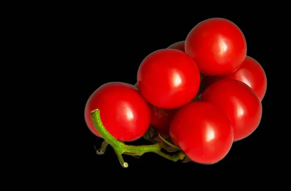 Tomate Rojo Encuentra Sobre Fondo Negro Cosecha Verduras —  Fotos de Stock