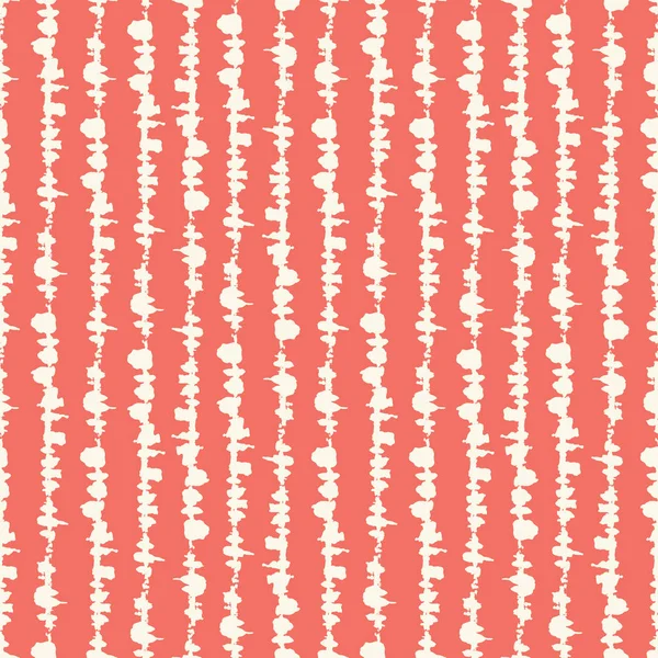 Einfarbige cremefarbene Shibori-vertikale Streifen auf korallenfarbenem Hintergrund Muster Vektor nahtlose Muster — Stockvektor