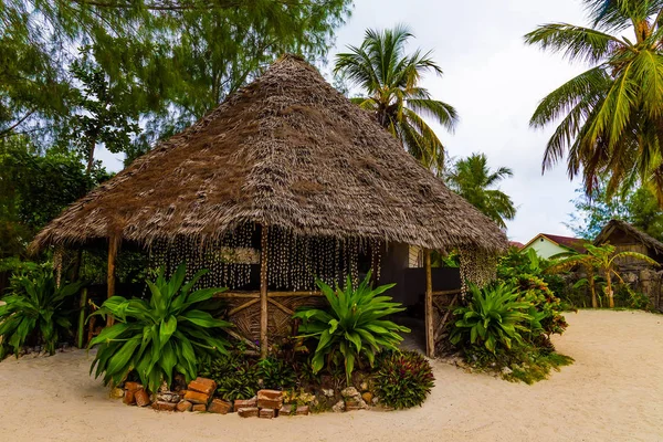 Cabaña de paja en la playa en Afrika — Foto de Stock