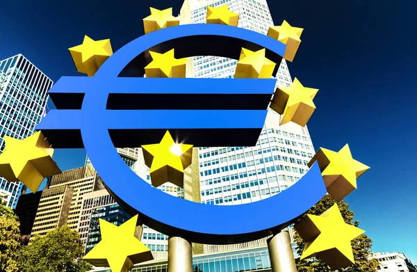 Frankfurt, Germany-April 26, 2019 : Euro Sign at European Central Bank (ECB) in Frankfurt, Germany. Es el banco central del euro y administra la política monetaria de la zona euro.. — Foto de Stock